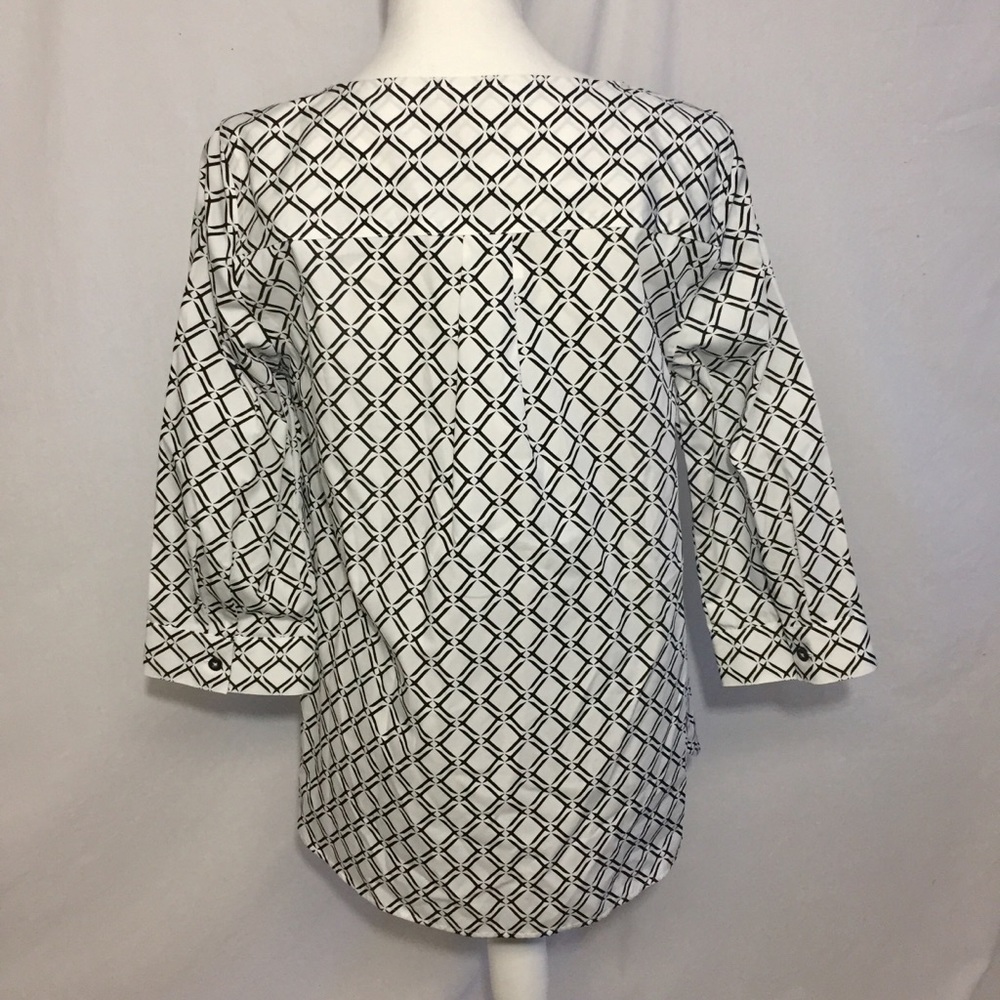 Chico’s Wrinkle Resistant Tunic Sz S/4
NEW - Picture 4 of 14